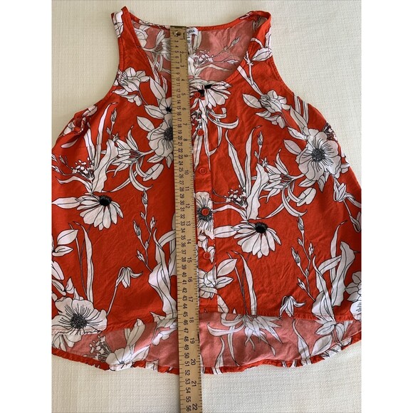 Lover Fire Shirt Women’s Sleeveless White Red White Floral Medium Tank Top - Picture 3 of 5